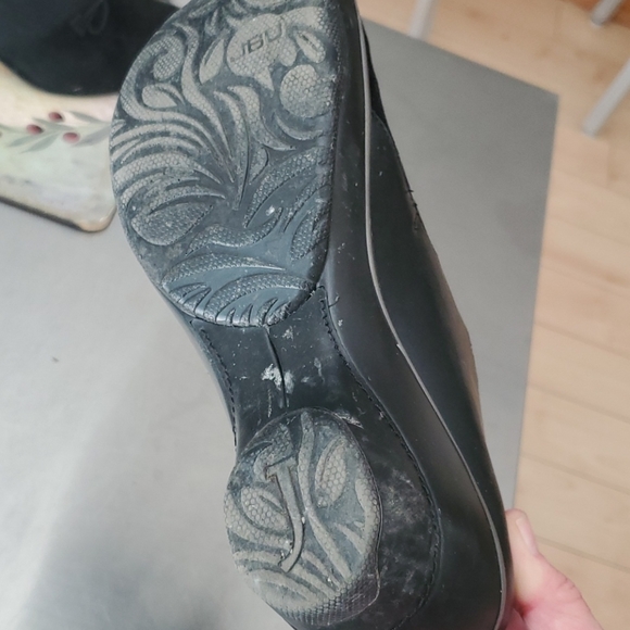 Clogs - Picture 3 of 3